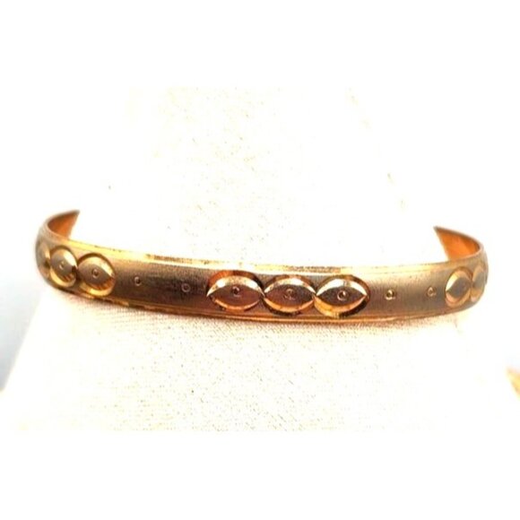 Vintage Gold Tone Etched Oval Design Bangle Bracelet - Picture 5 of 5